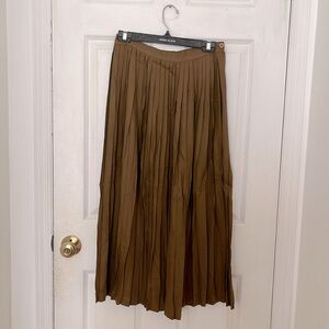 Olive pleated skirt